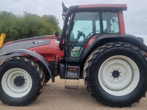 Chris Atkin & Son Ltd - Valtra T180